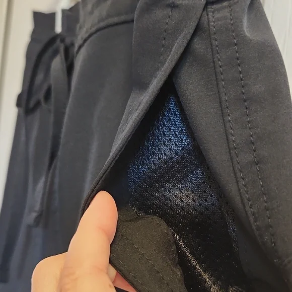 Old Navy Women's Black Stretchtech Quick Dry Cargo Pants with Drawstring - Picture 7 of 7